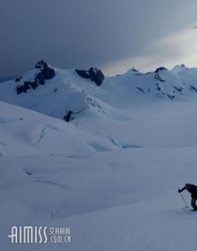 在世界最大的冰川上滑雪是什么体验？