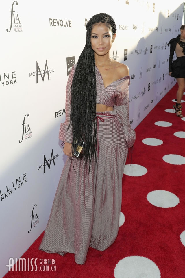 Jhene AikoHellessy